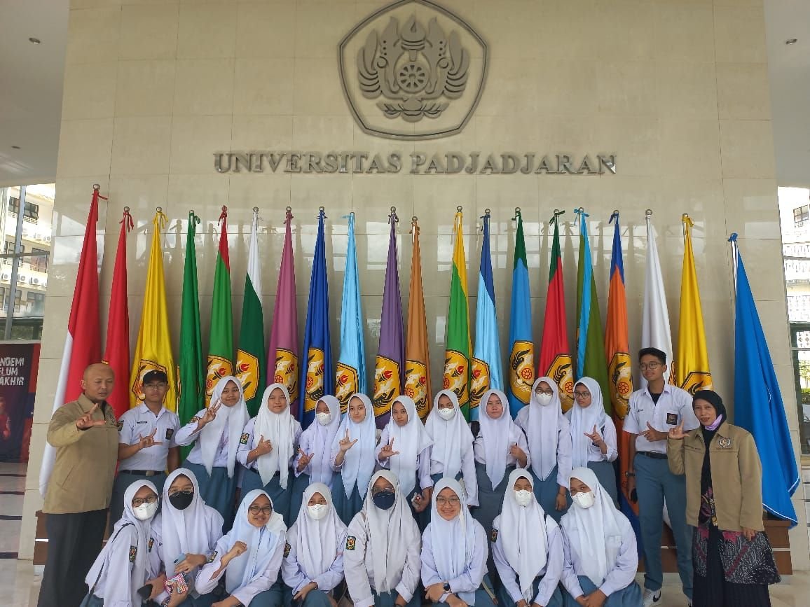 Kegiatan SMA Harapan 3 Kunjungan ke Kampus Universitas Padjadjaran