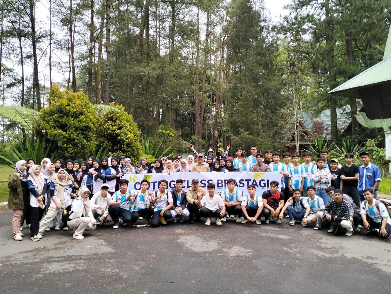 Kegiatan SMA Harapan 3 Studi Tour ke Berastagi
