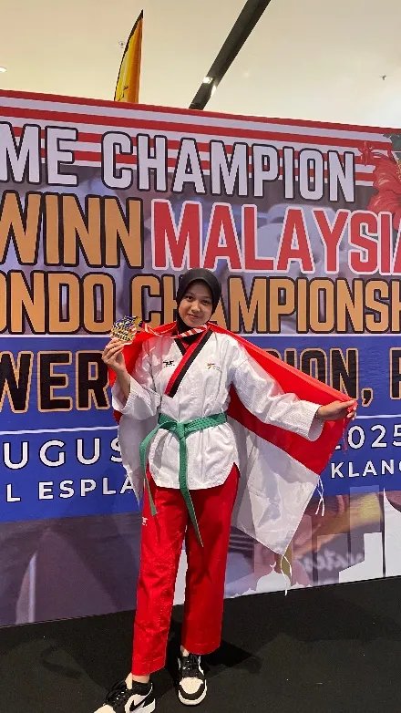 Harumkan Nama Bangsa di Malaysia: Nabila Salsabila, Siswi SMA Harapan 3, Sabet Medali Emas GEWINN Taekwondo Championship 2025
