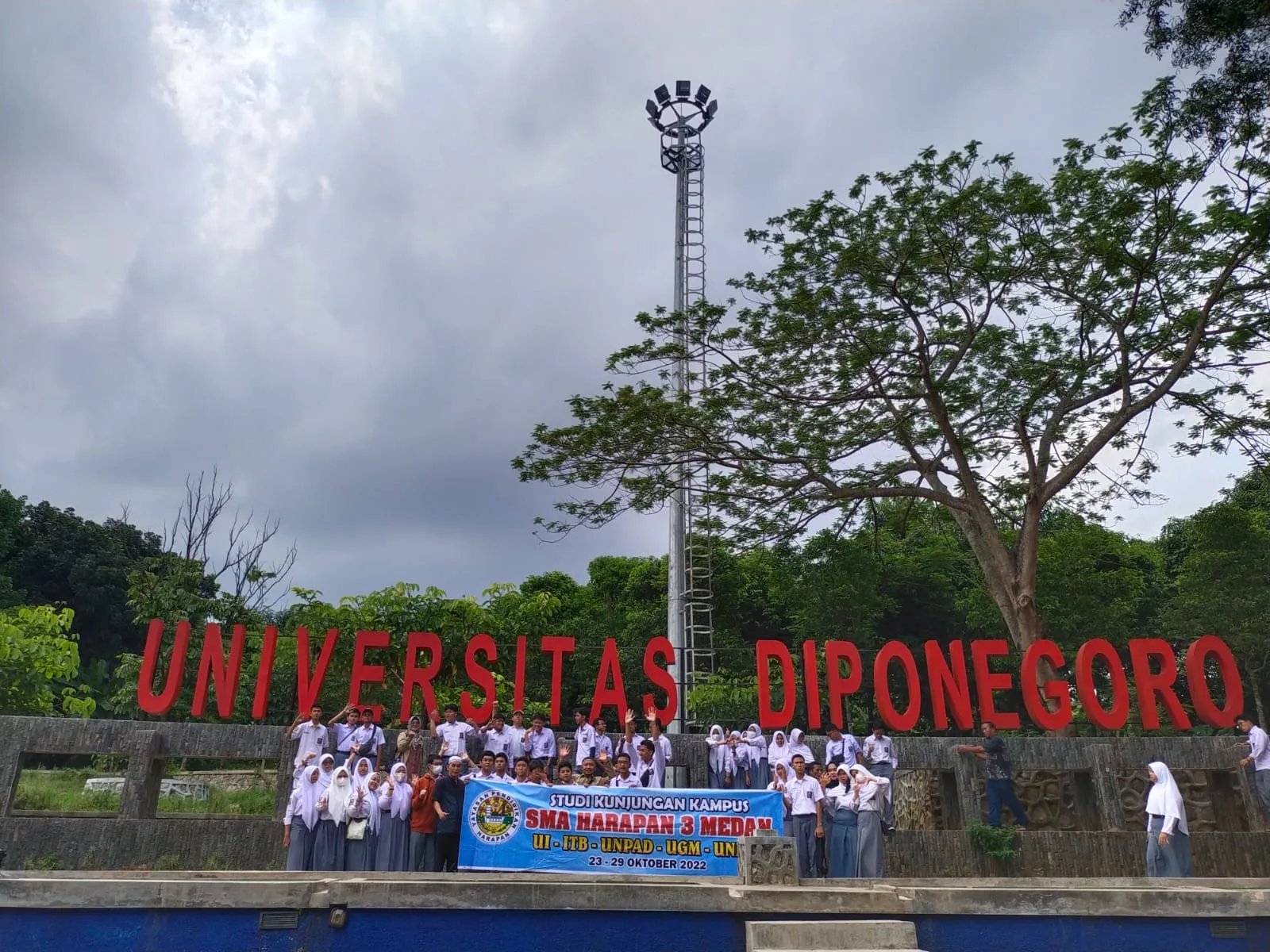 Kunjungan Siswa SMA Harapan 3 ke Universitas Diponegoro