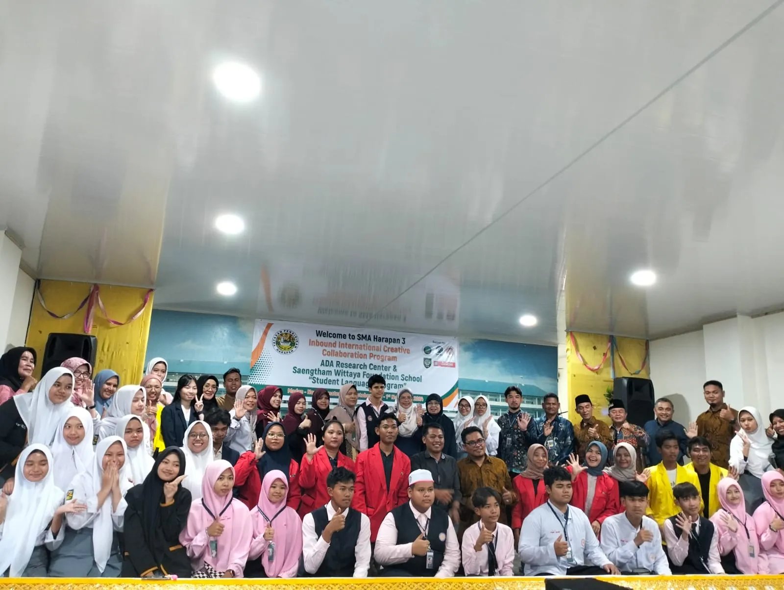 Kunjungan Pelajar Thailand ke SMA Harapan 3 Medan